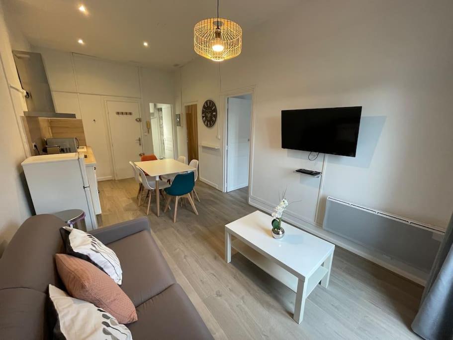 Apartmán Cosy T3 Proche Gare Et Polygone Béziers Exteriér fotografie