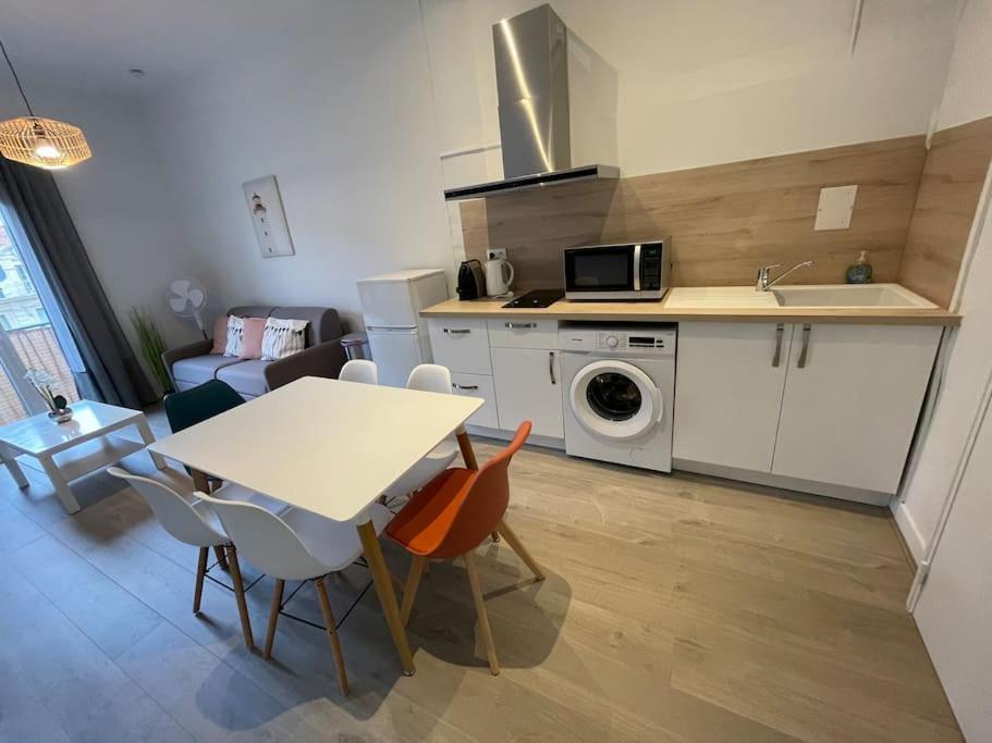 Apartmán Cosy T3 Proche Gare Et Polygone Béziers Exteriér fotografie