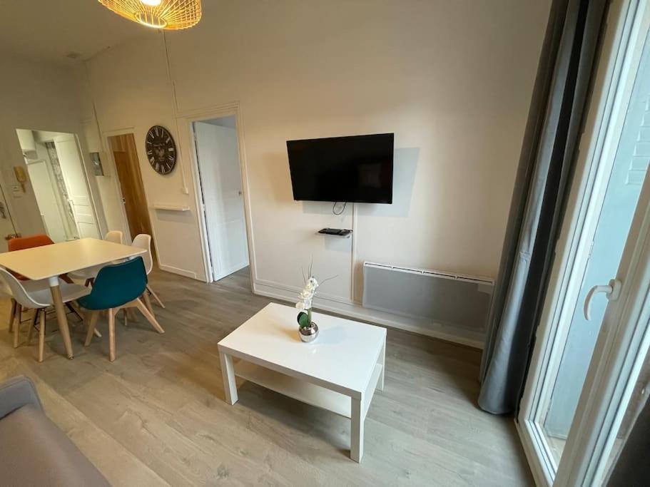 Apartmán Cosy T3 Proche Gare Et Polygone Béziers Exteriér fotografie